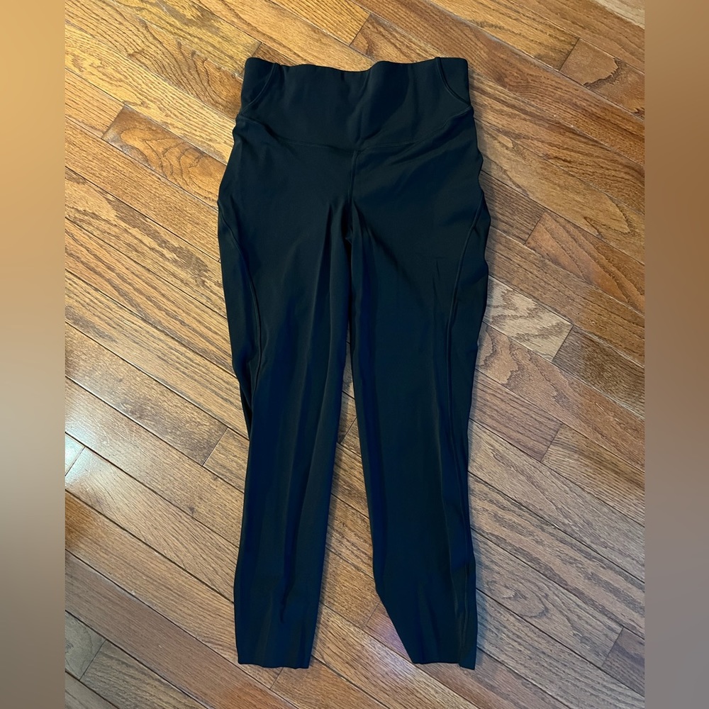 Lululemon Base Pace 23”, Size 6